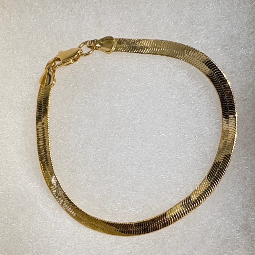 Chic Gold-Toned Bracelet